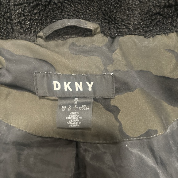 DKNY Womens Cammo Faux Fur Trim Puffer Coat Size M - Picture 8 of 8